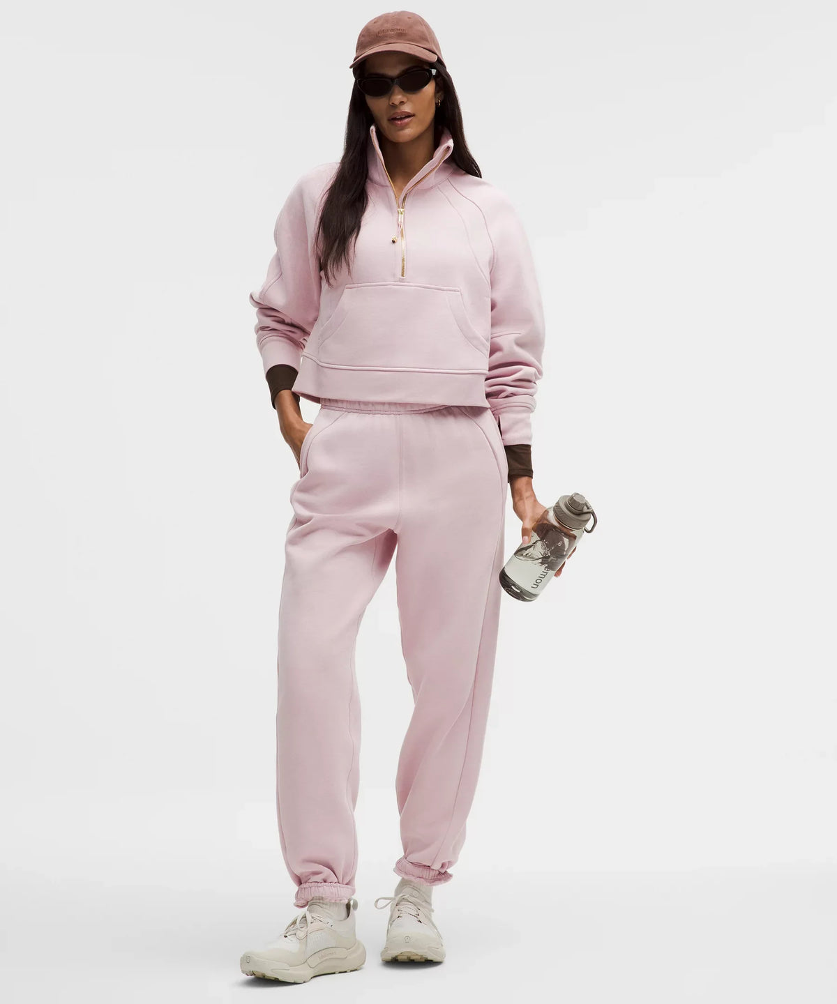 Pantalón deportivo de corte amplio de tiro medio