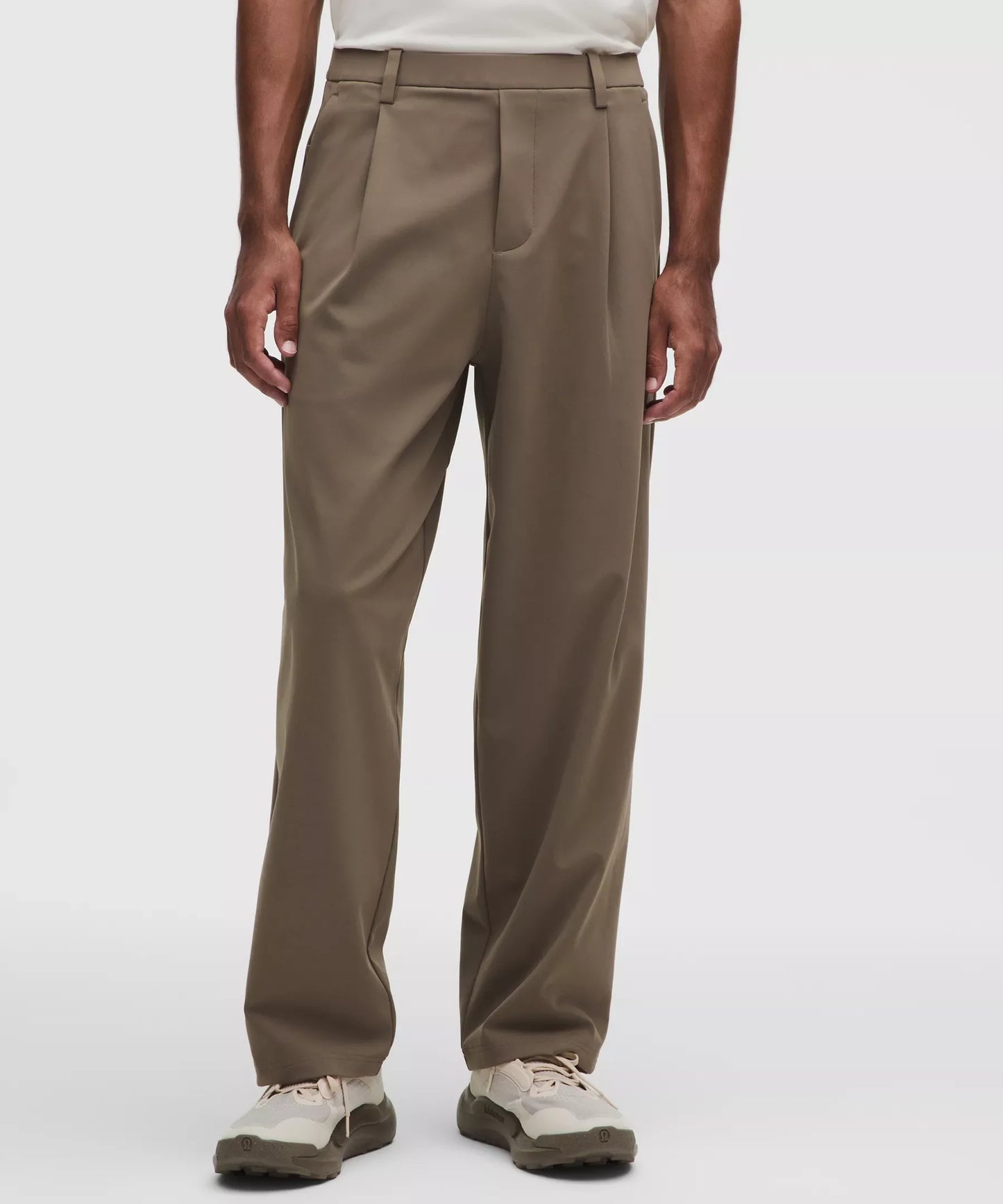 Pantalón de hombre con pliegues