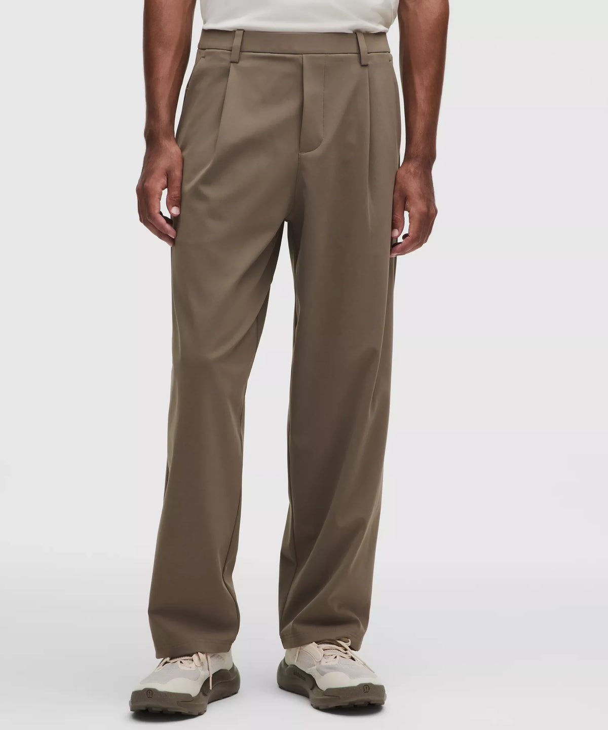 Pantalón de hombre con pliegues