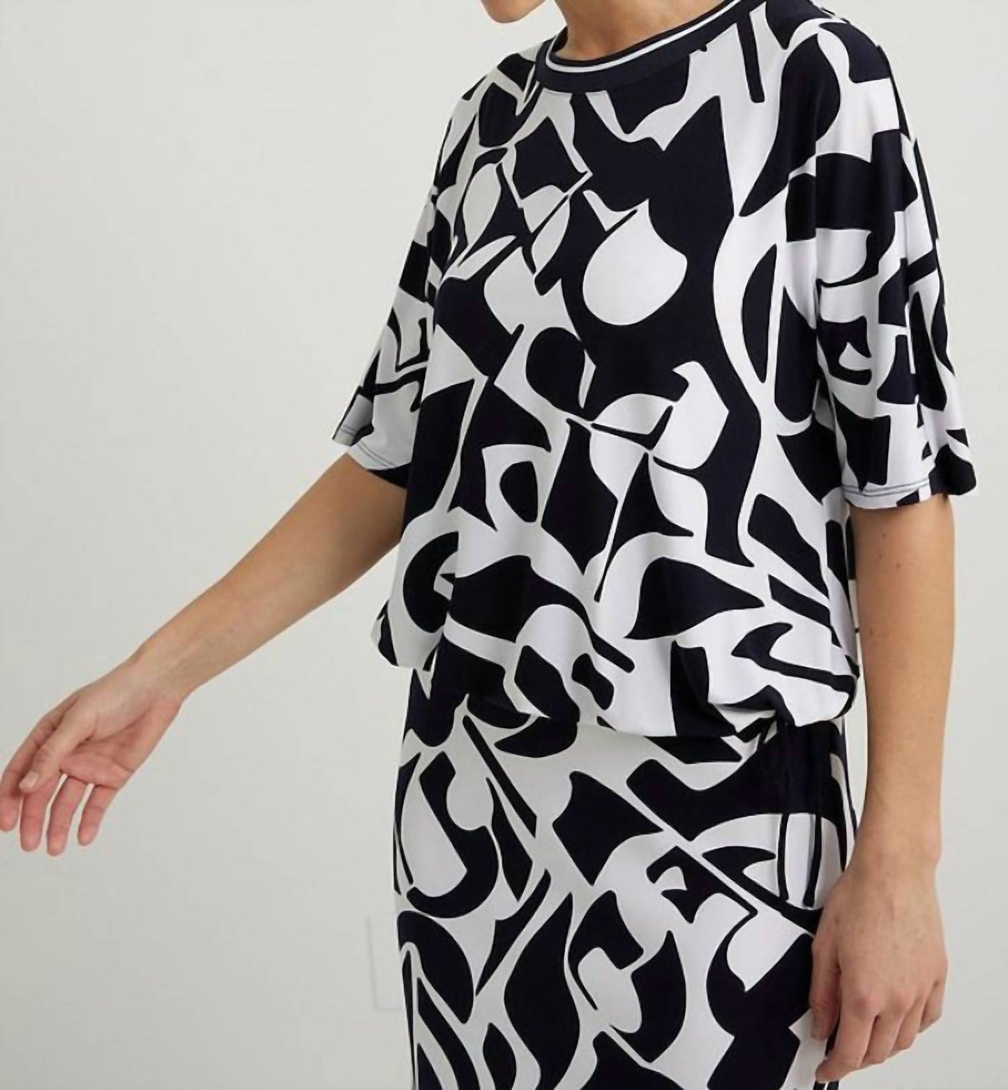 Top color negro y blanco