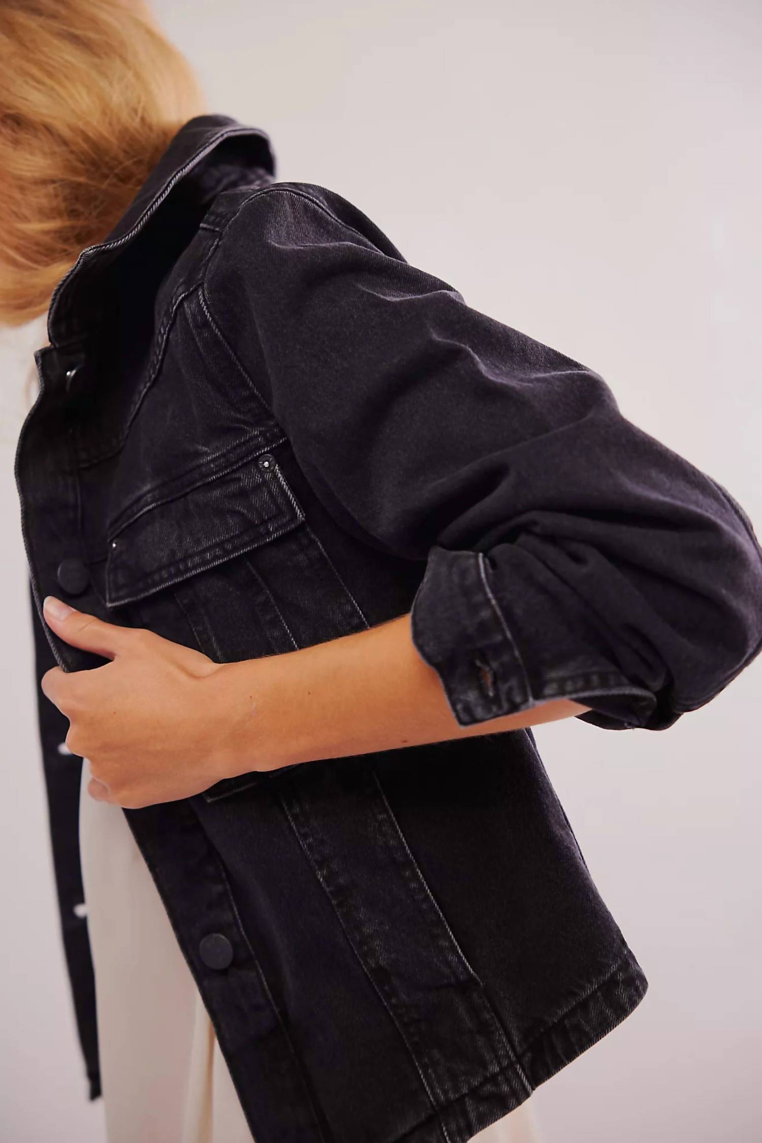 Chaqueta de mezclilla color negro
