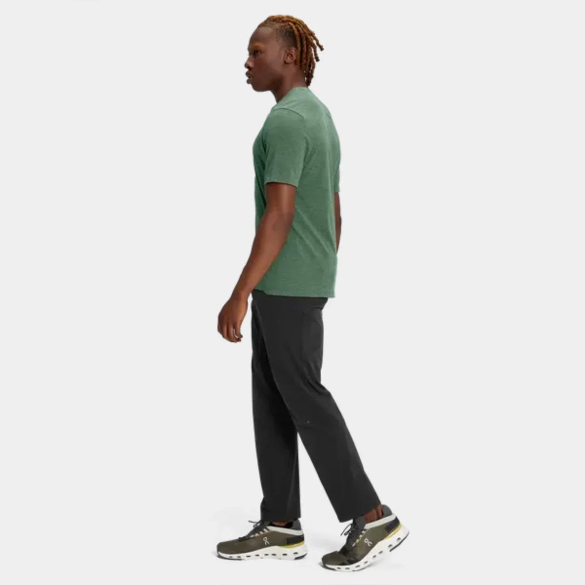 Pantalón de hombre de corte ajustado color negro