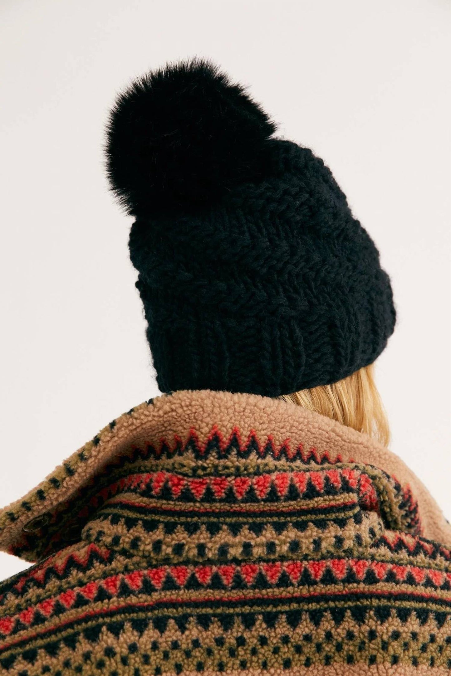 Gorro tejido color negro