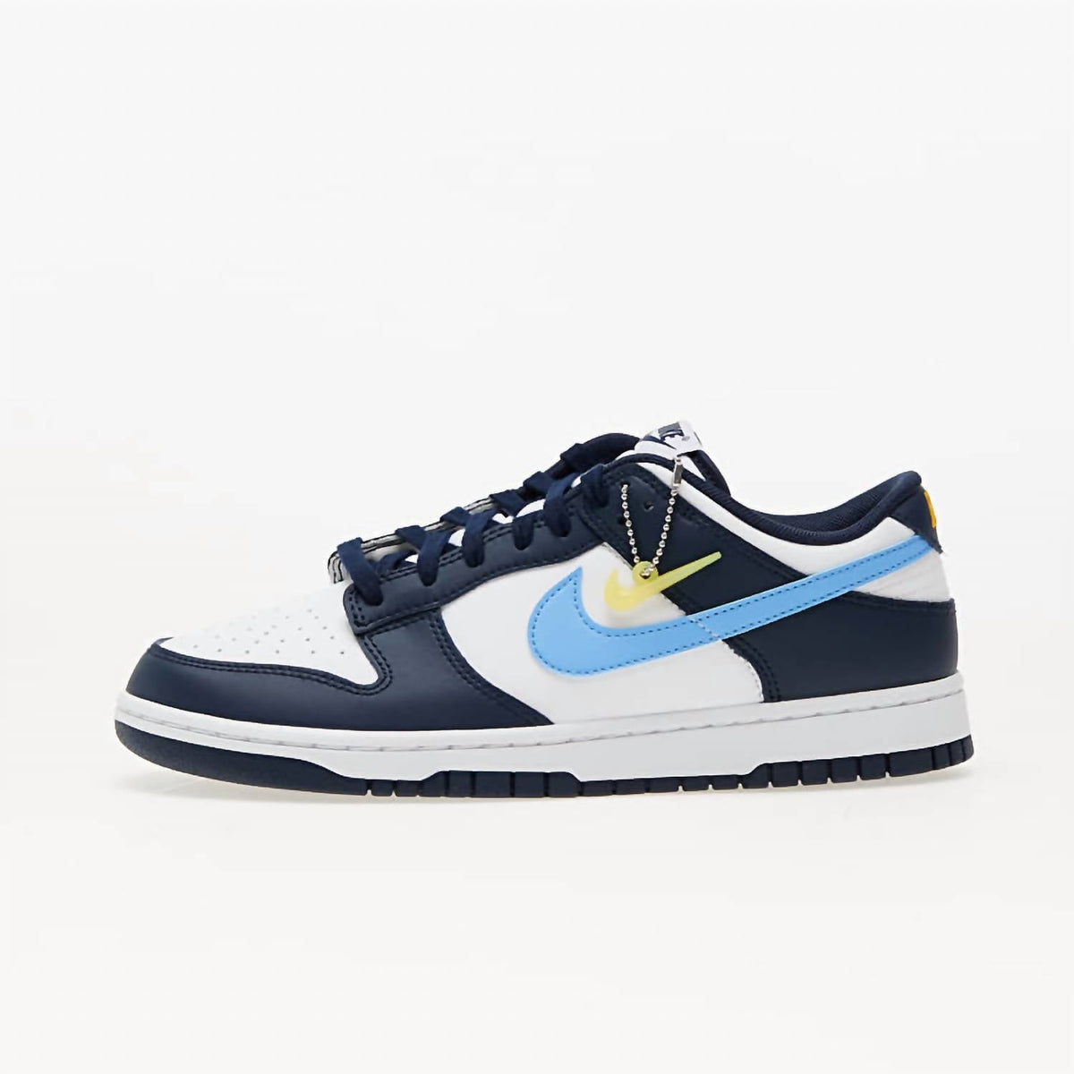 Tenis de hombre color azul y dorado