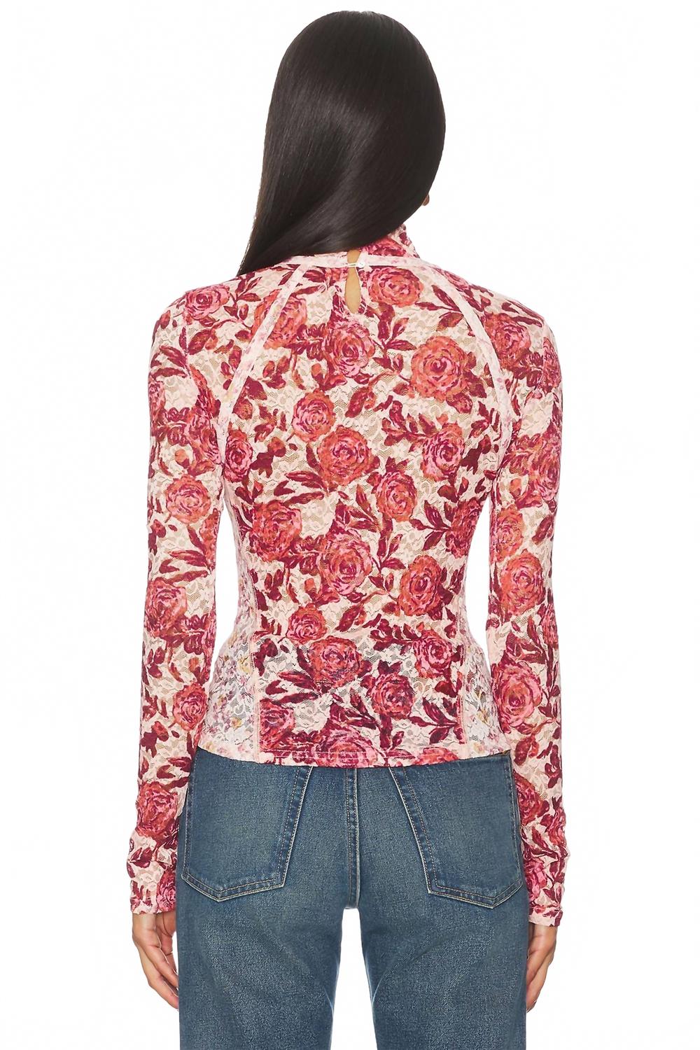 Top con cuello alto color rosado