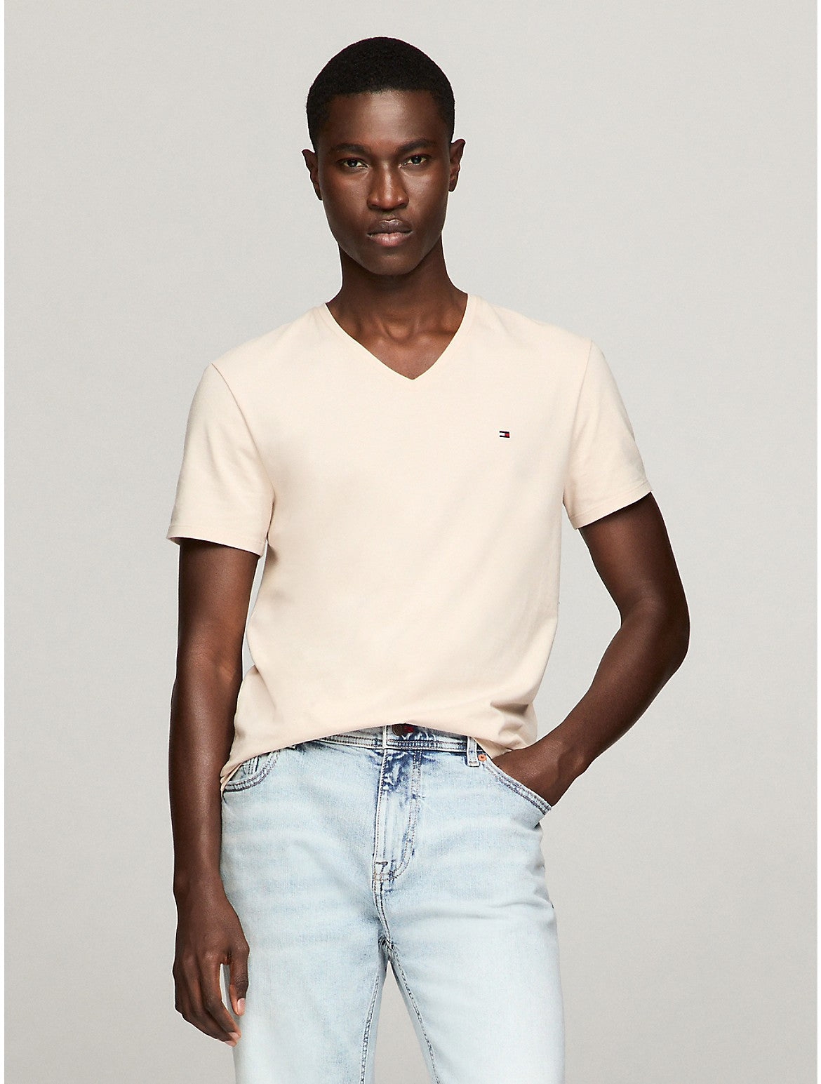 Camiseta de hombre con cuello en V de corte ajustado