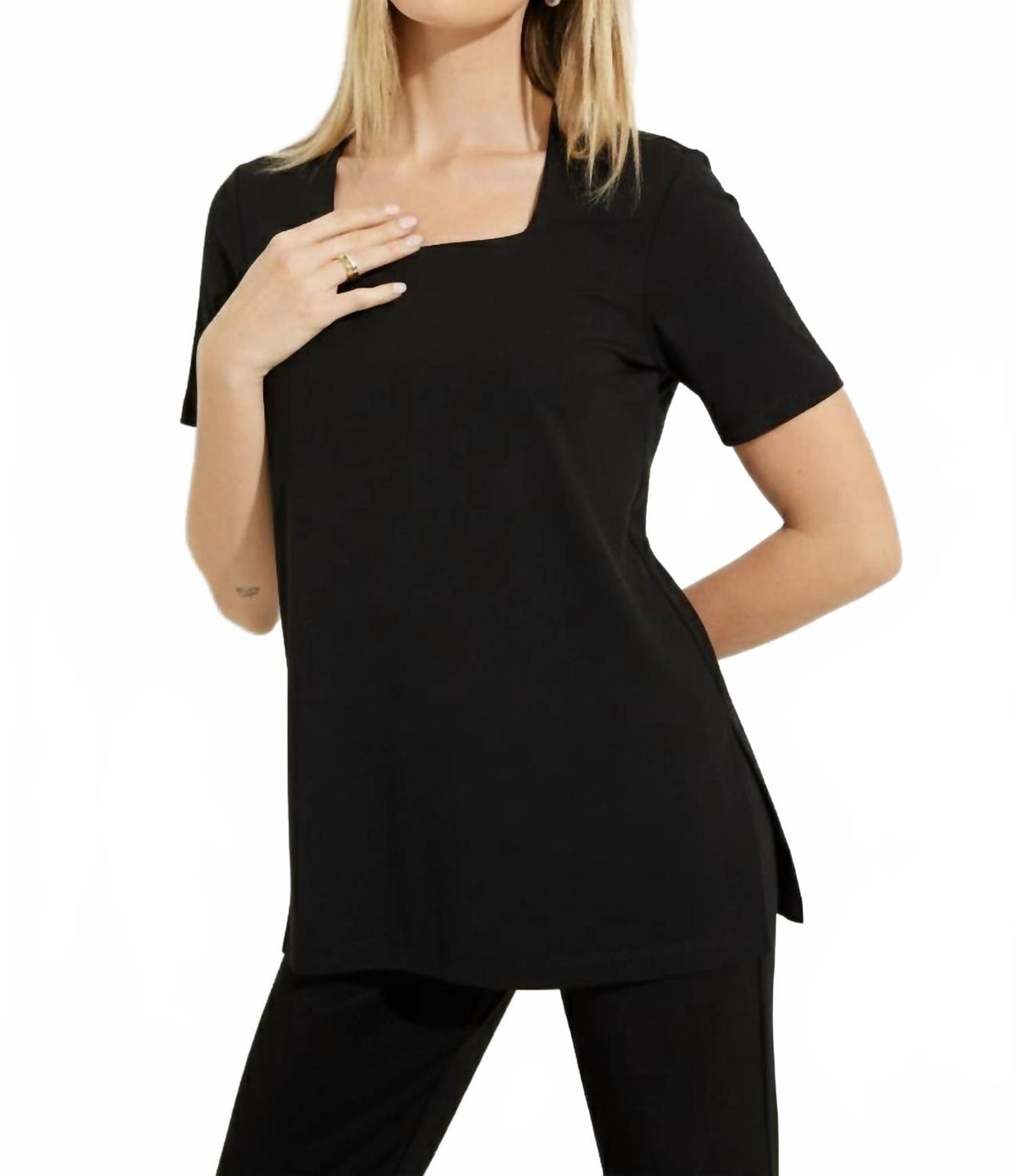 Top con escote cuadrado color negro