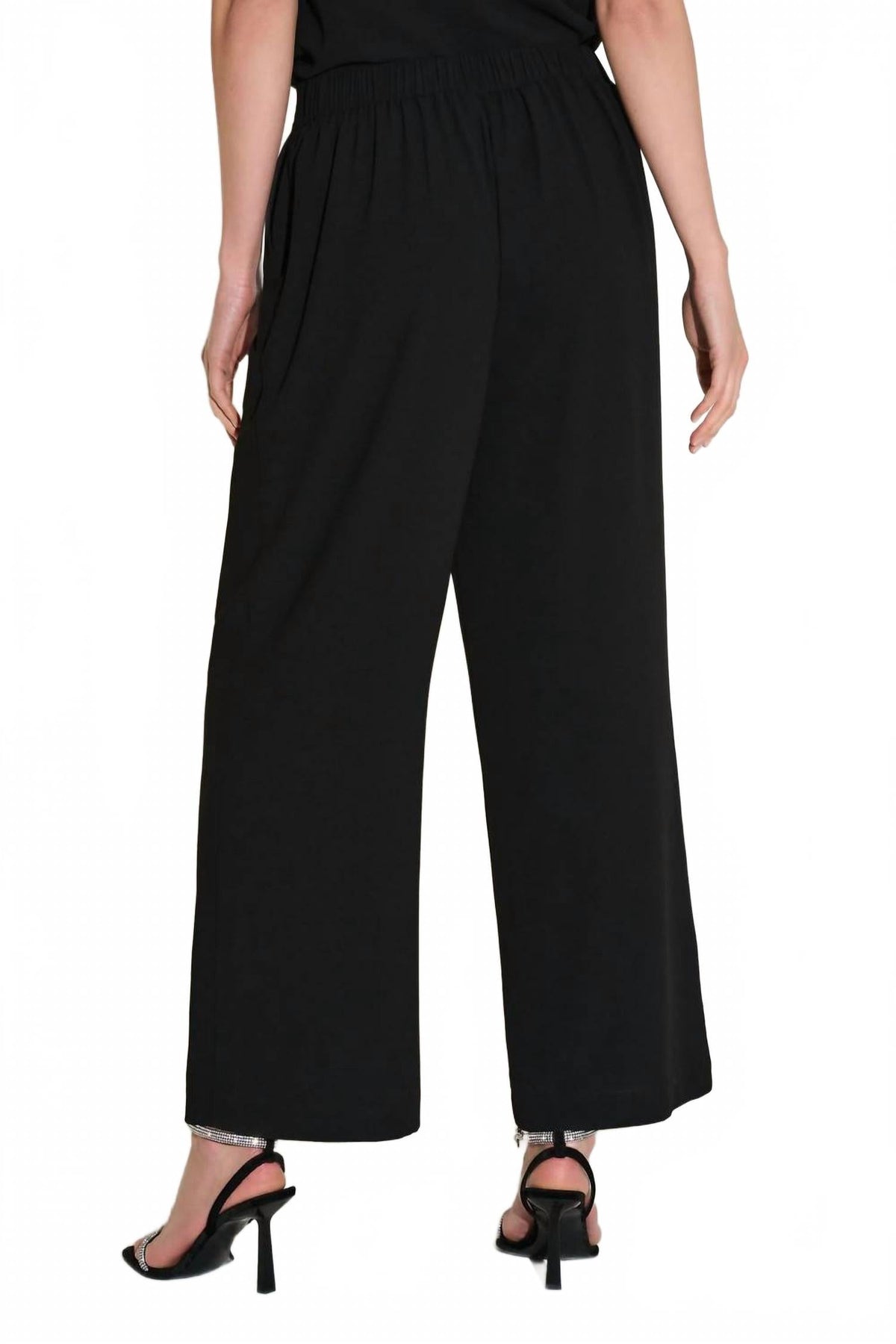 Pantalón de corte recto color negro