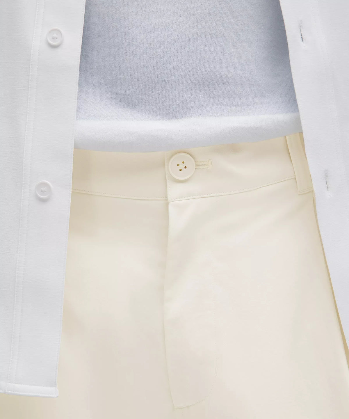Short de corte amplio con pliegues