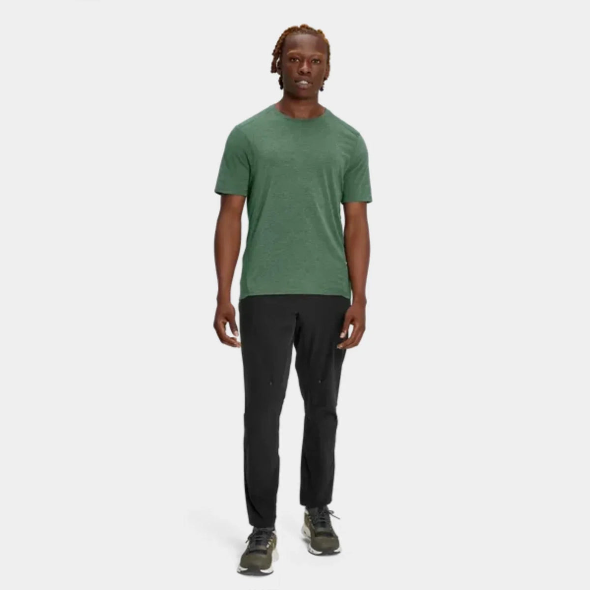 Pantalón de hombre de corte ajustado color negro