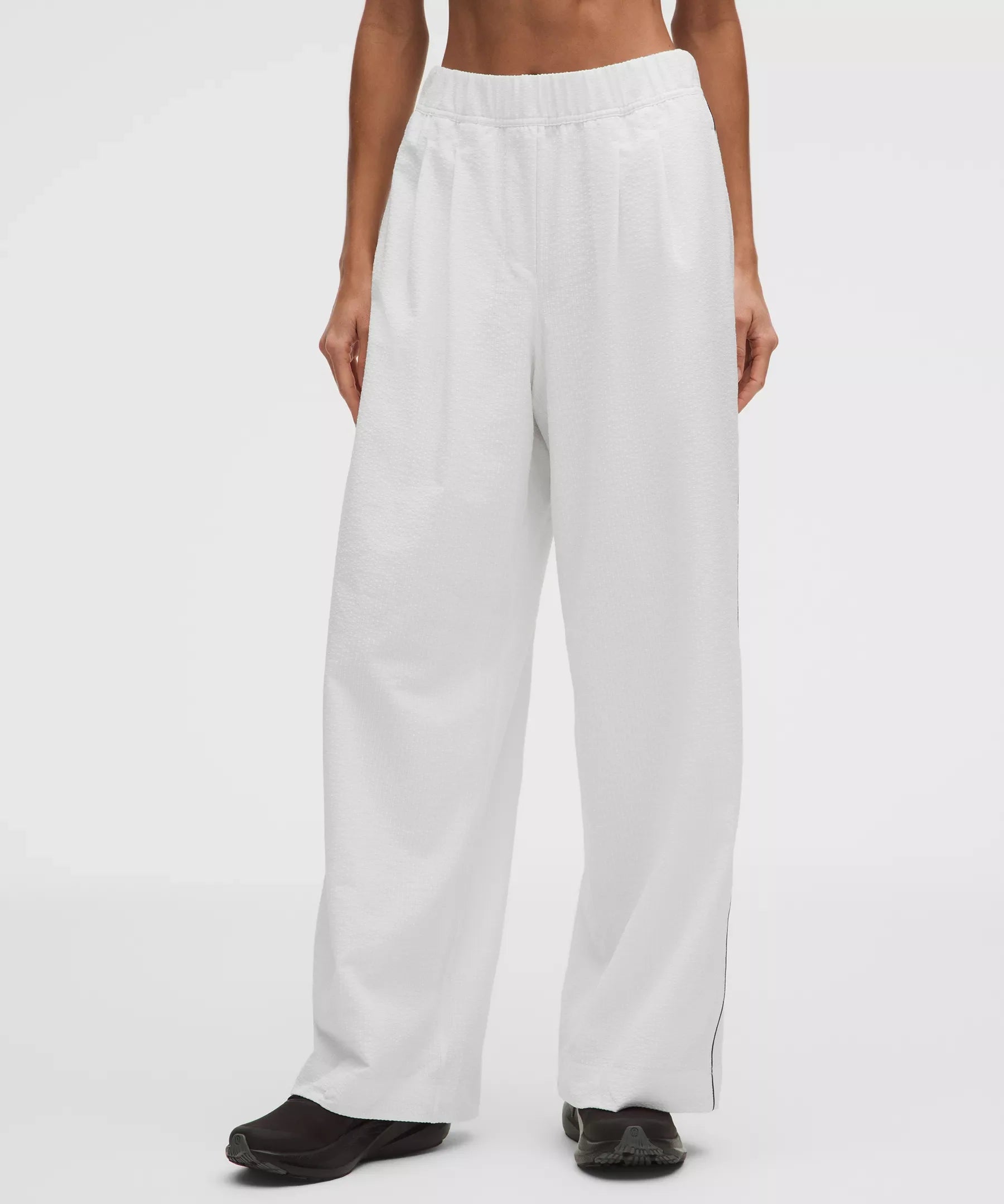 Pantalón de tiro alto con pliegues