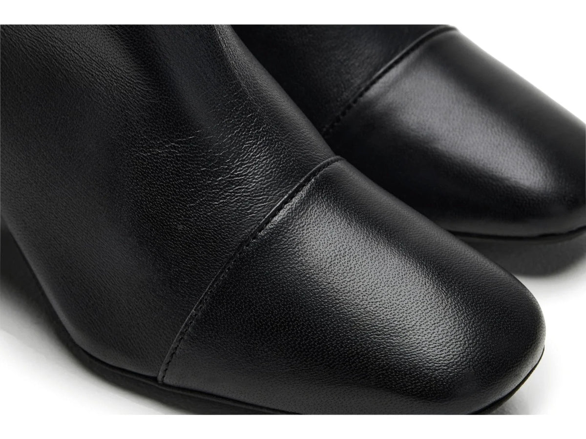 Botines de mujer de cuero color negro