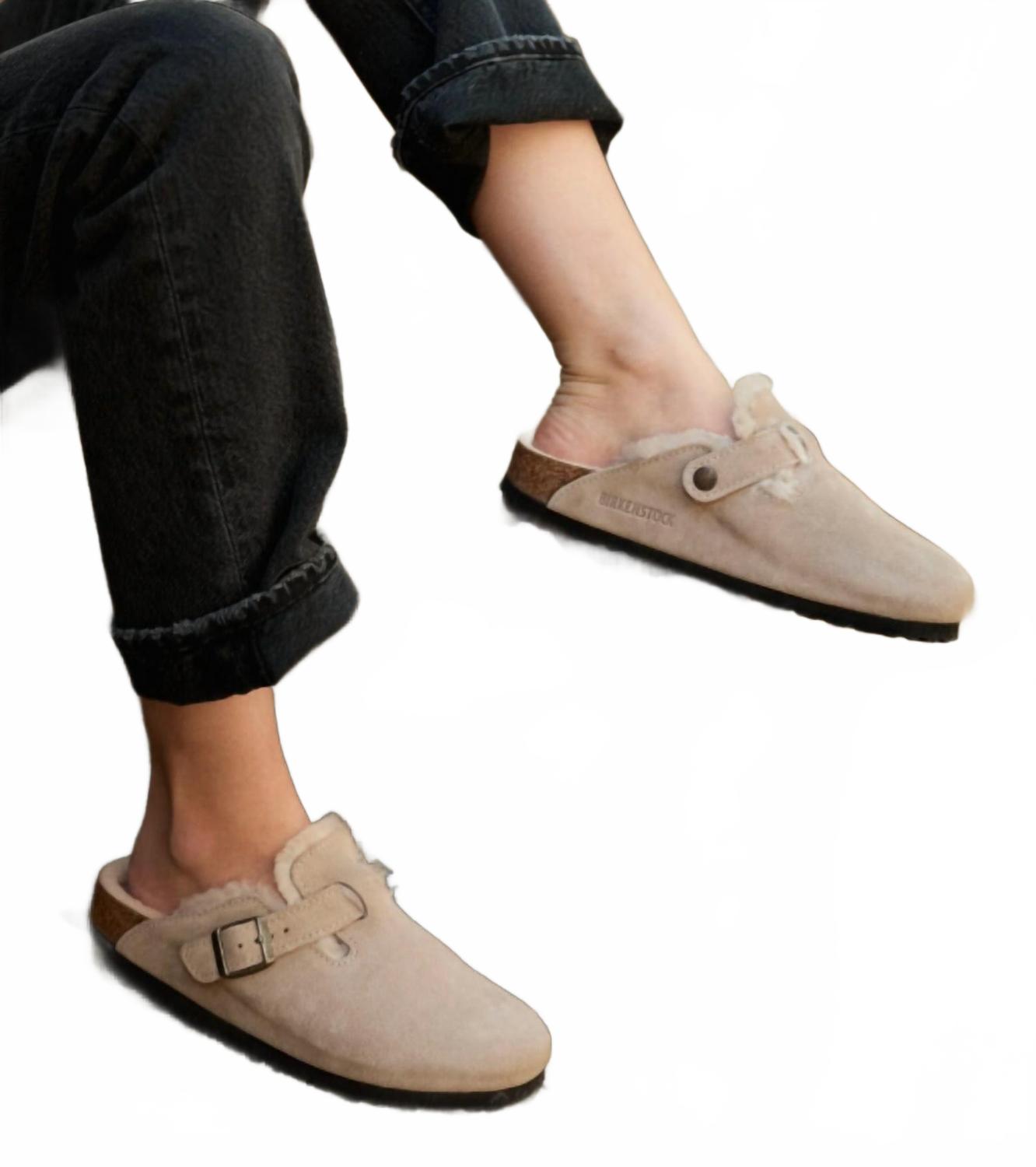 Zuecos de mujer de gamuza color taupe