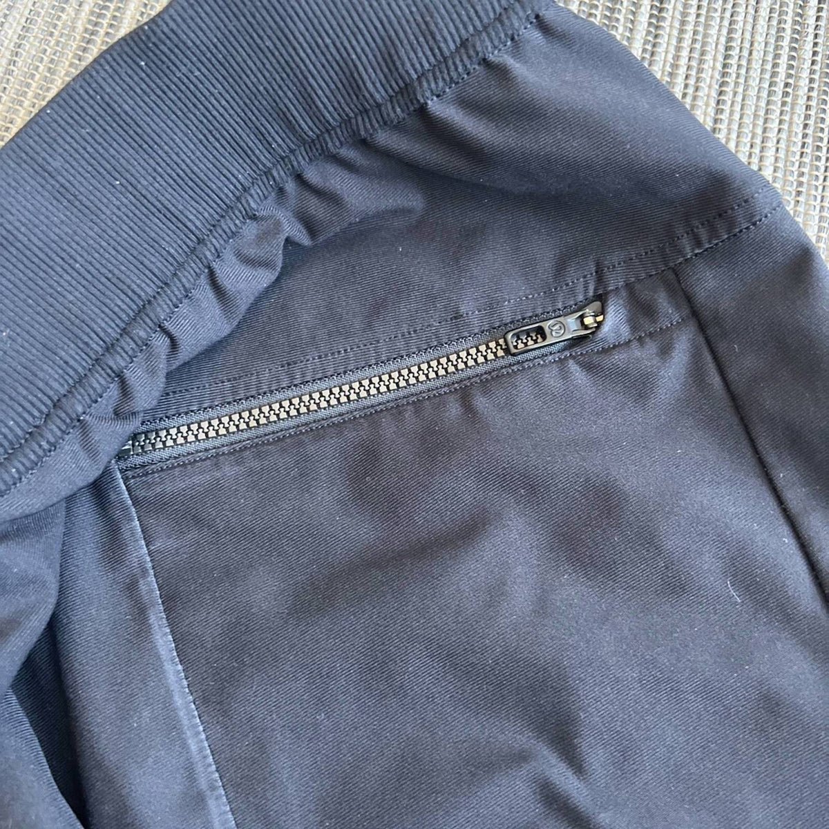 Pantalón deportivo de hombre color azul marino