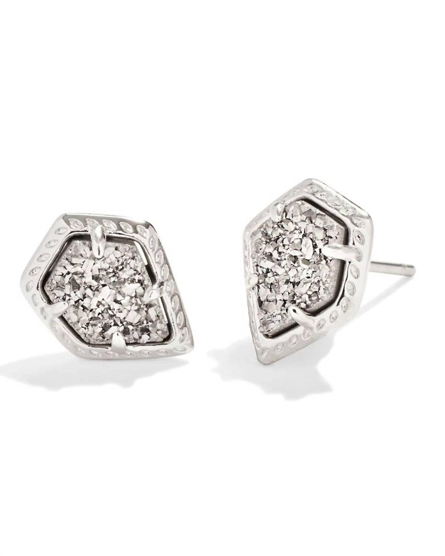 Aretes de mujer color plateado