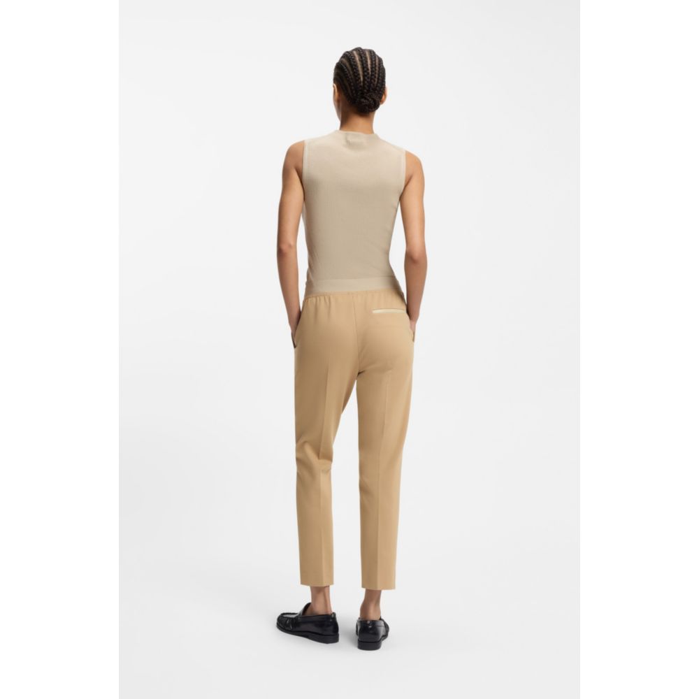 Pantalón de corte ajustado