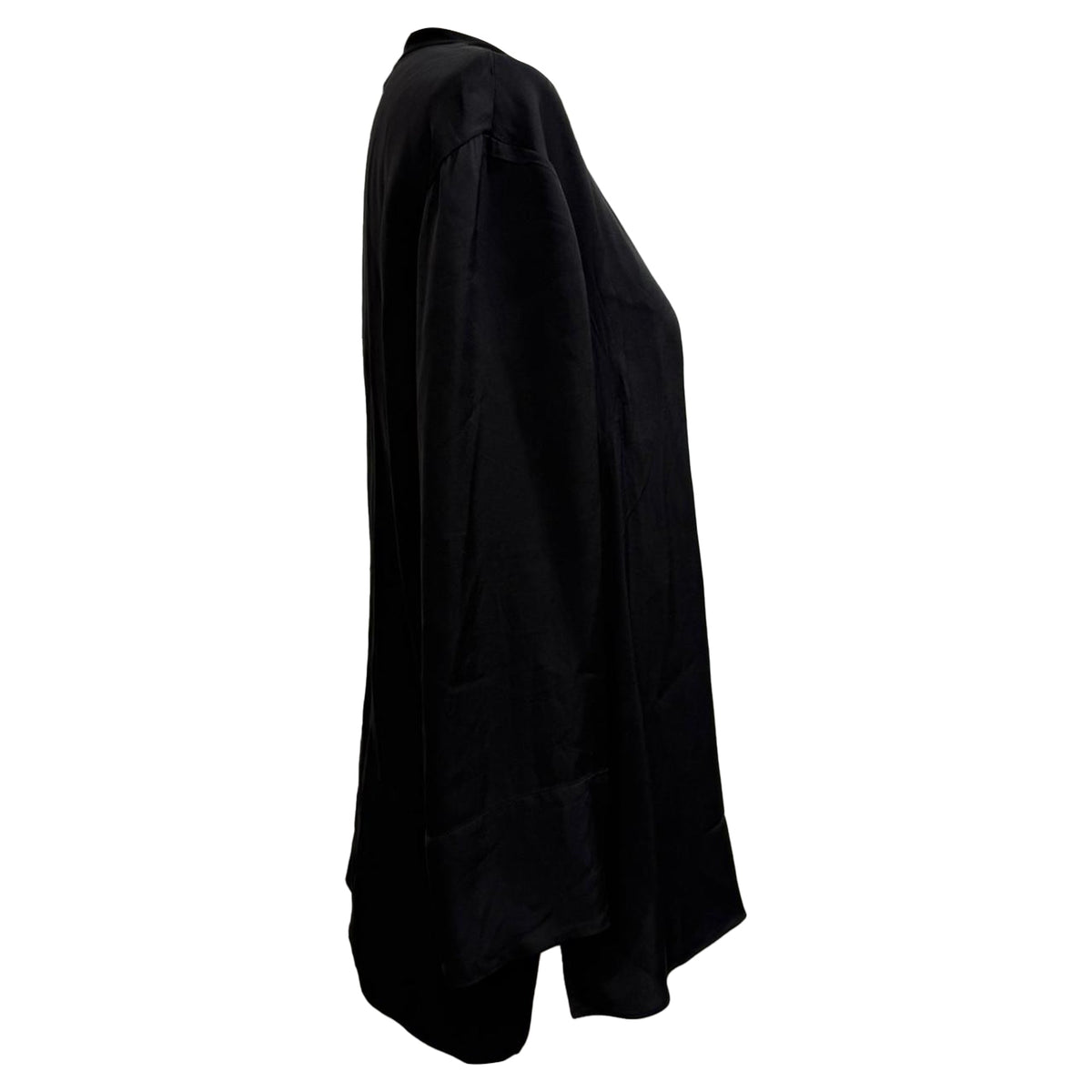 Blusa de seda color negro