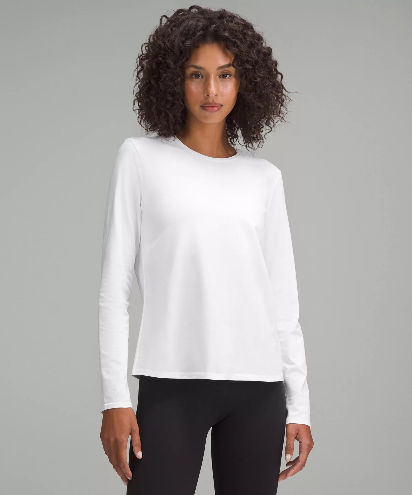 Camisa de algodón de manga larga con cuello redondo