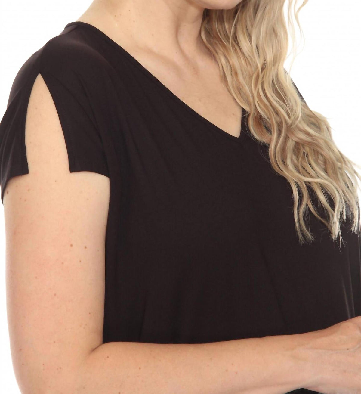 Top con cuello en V de corte amplio color negro