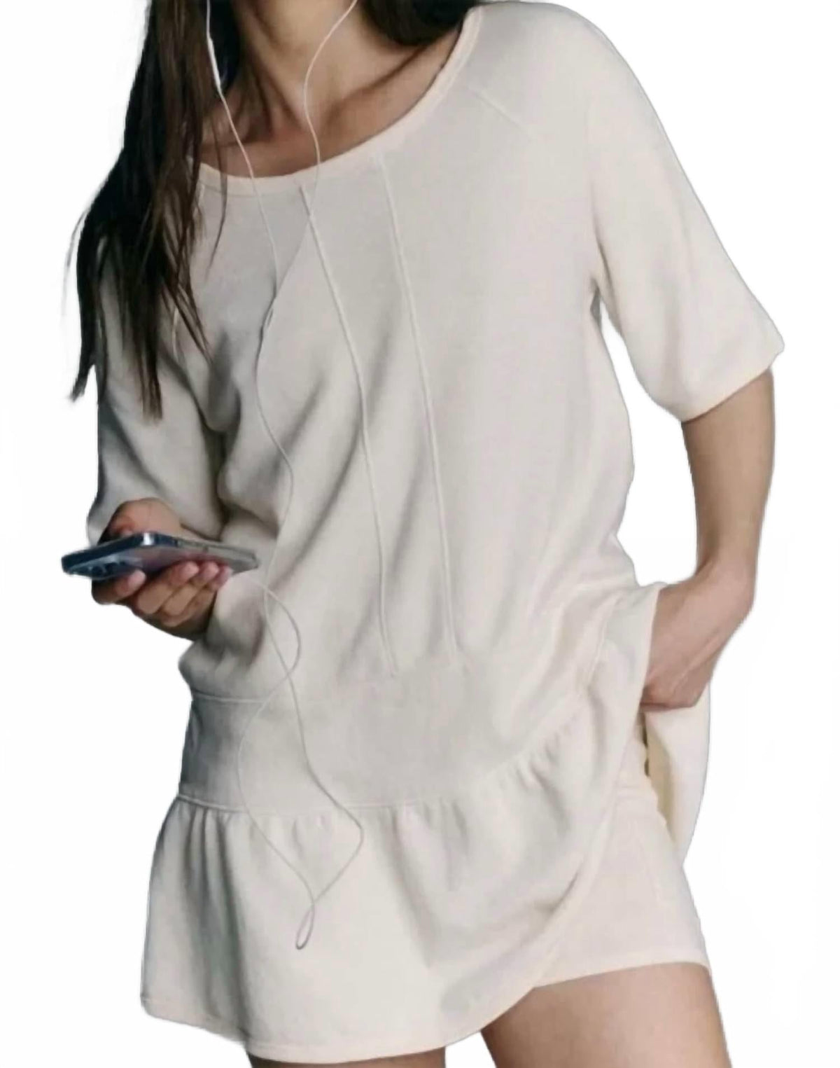 Conjunto de ropa de mujer color marfil