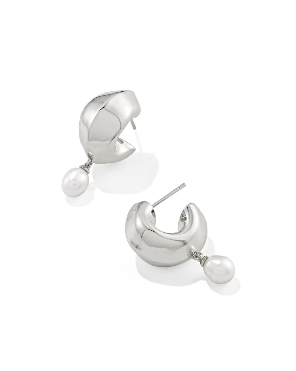 Aretes de mujer color plateado
