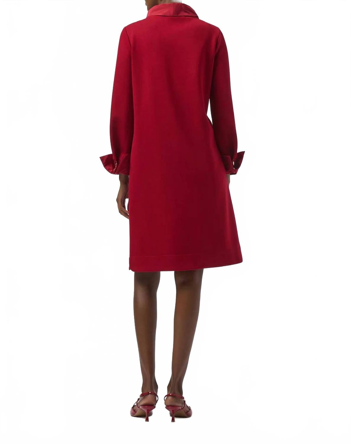 Vestido con cuello alto