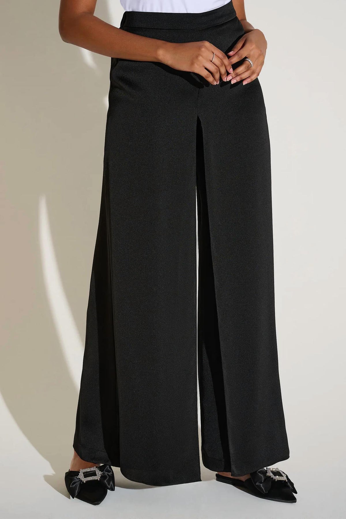 Pantalón de pierna ancha color negro