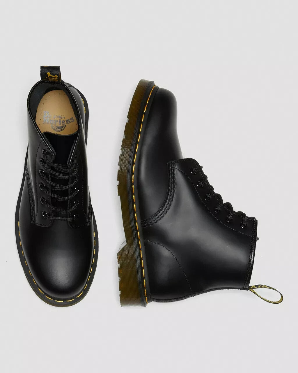 Botas de hombre de cuero color negro