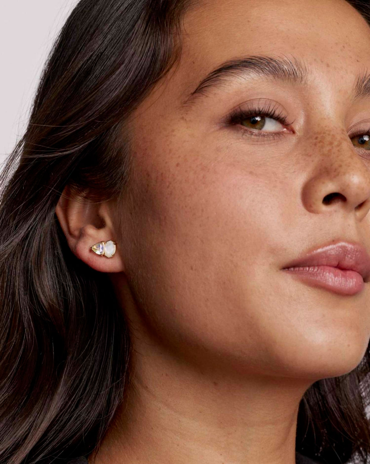 Aretes de mujer color dorado