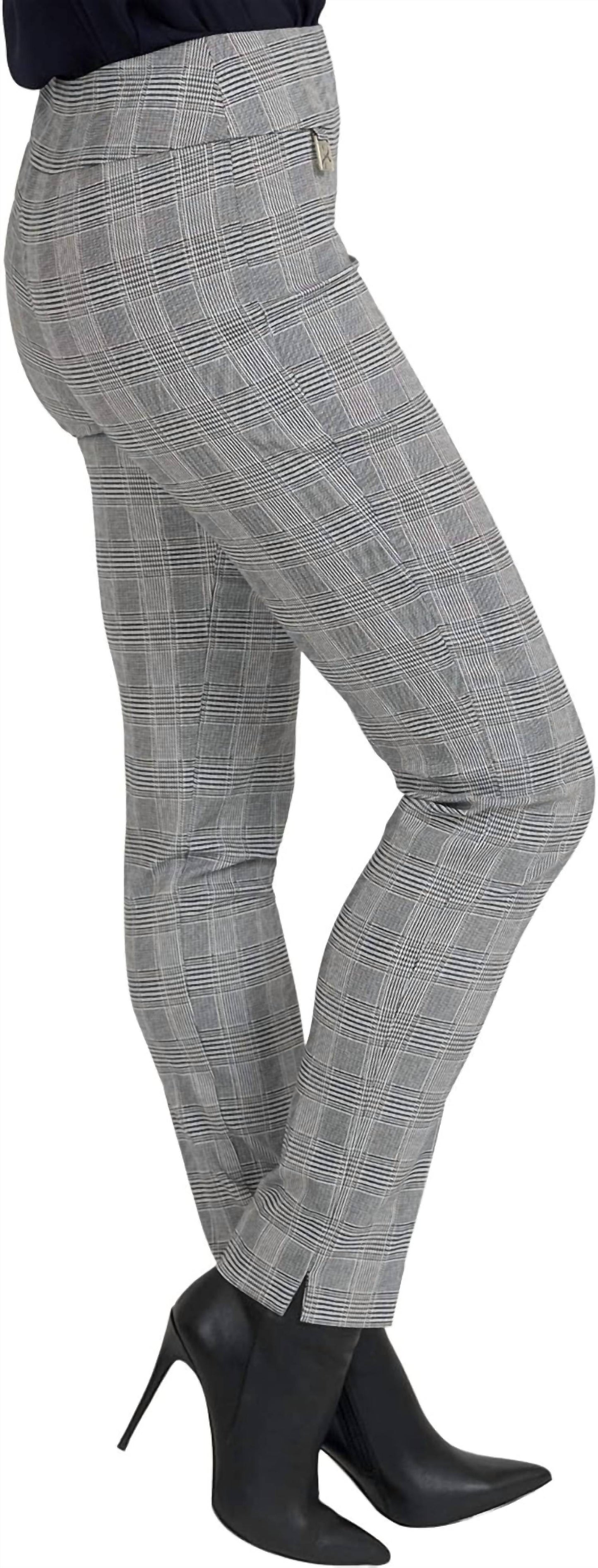 Pantalón de corte ajustado color negro y blanco