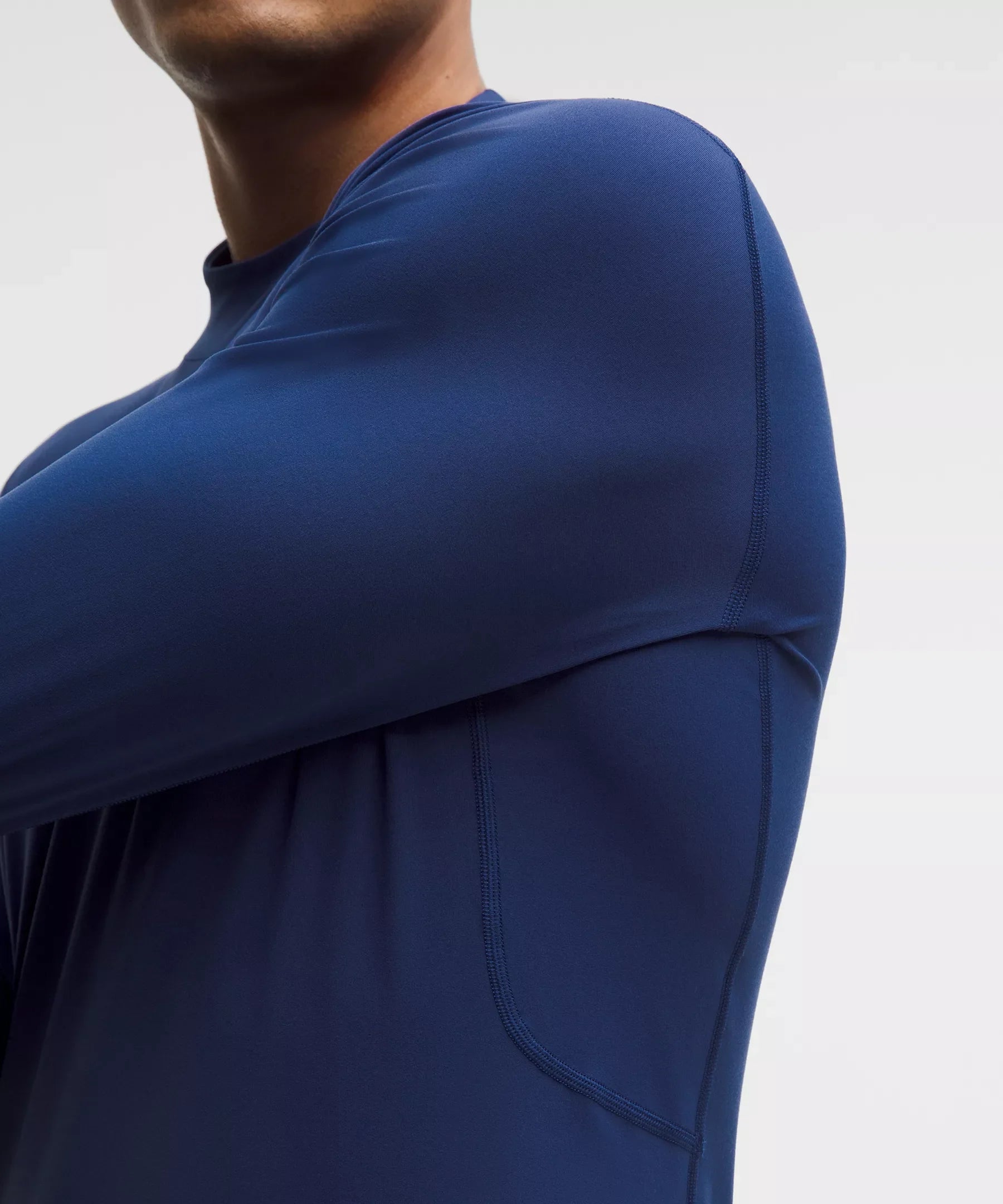 Camiseta deportiva de manga larga con cuello alto