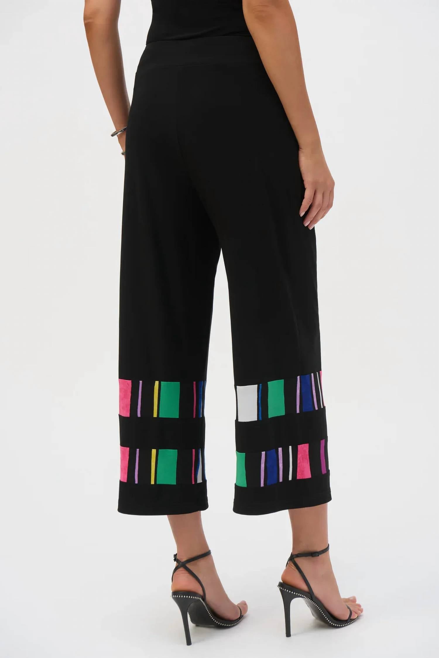 Pantalón de pierna ancha a rayas color negro