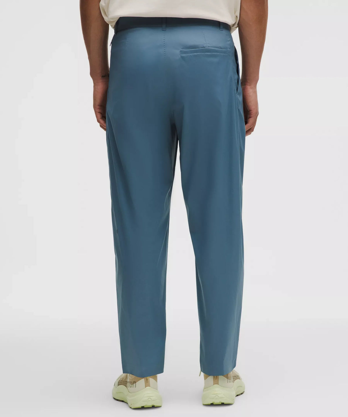 Pantalón con pliegues
