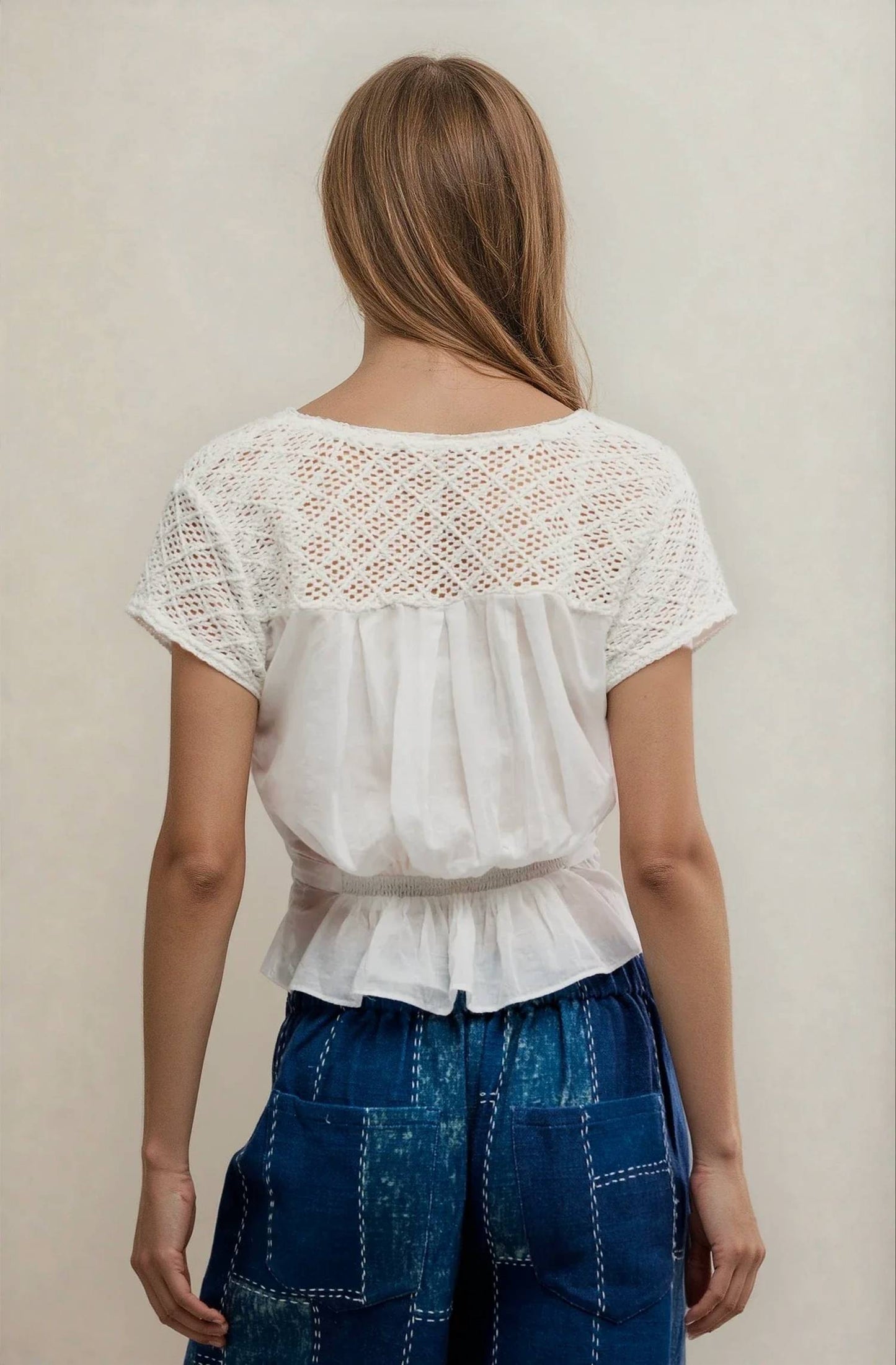 Top con bordado color marfil