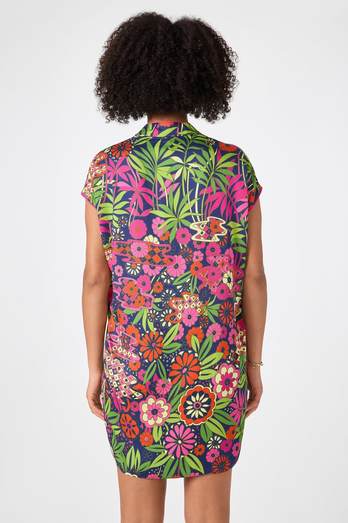 Vestido corto de manga corta