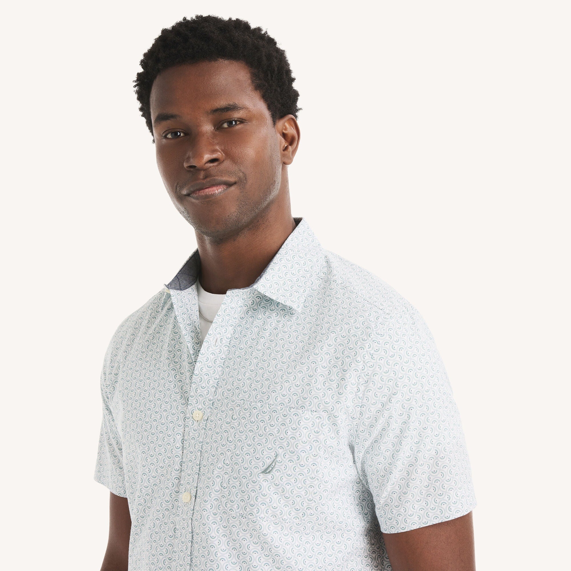 Camisa de hombre de manga corta con estampado
