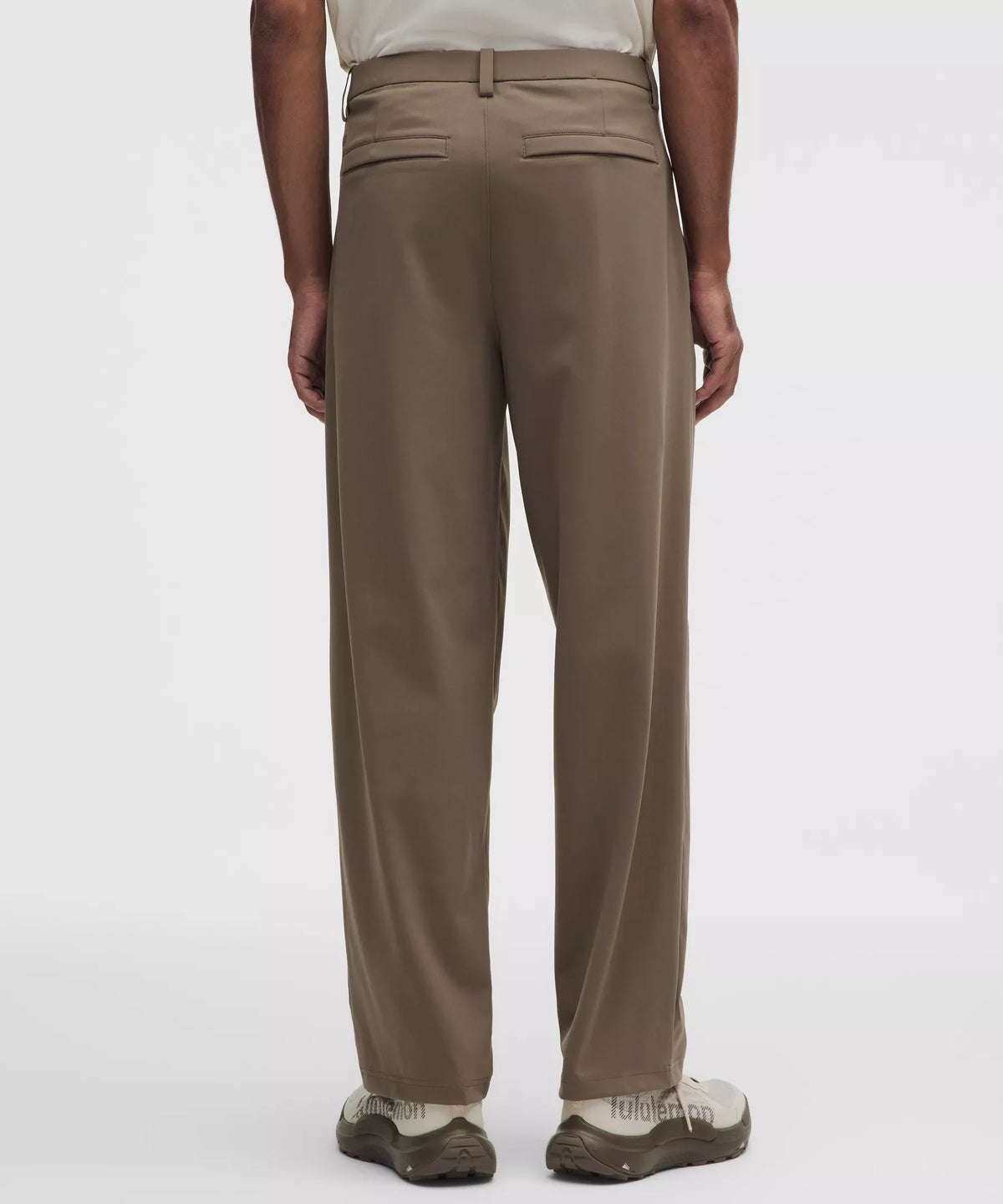 Pantalón de hombre con pliegues
