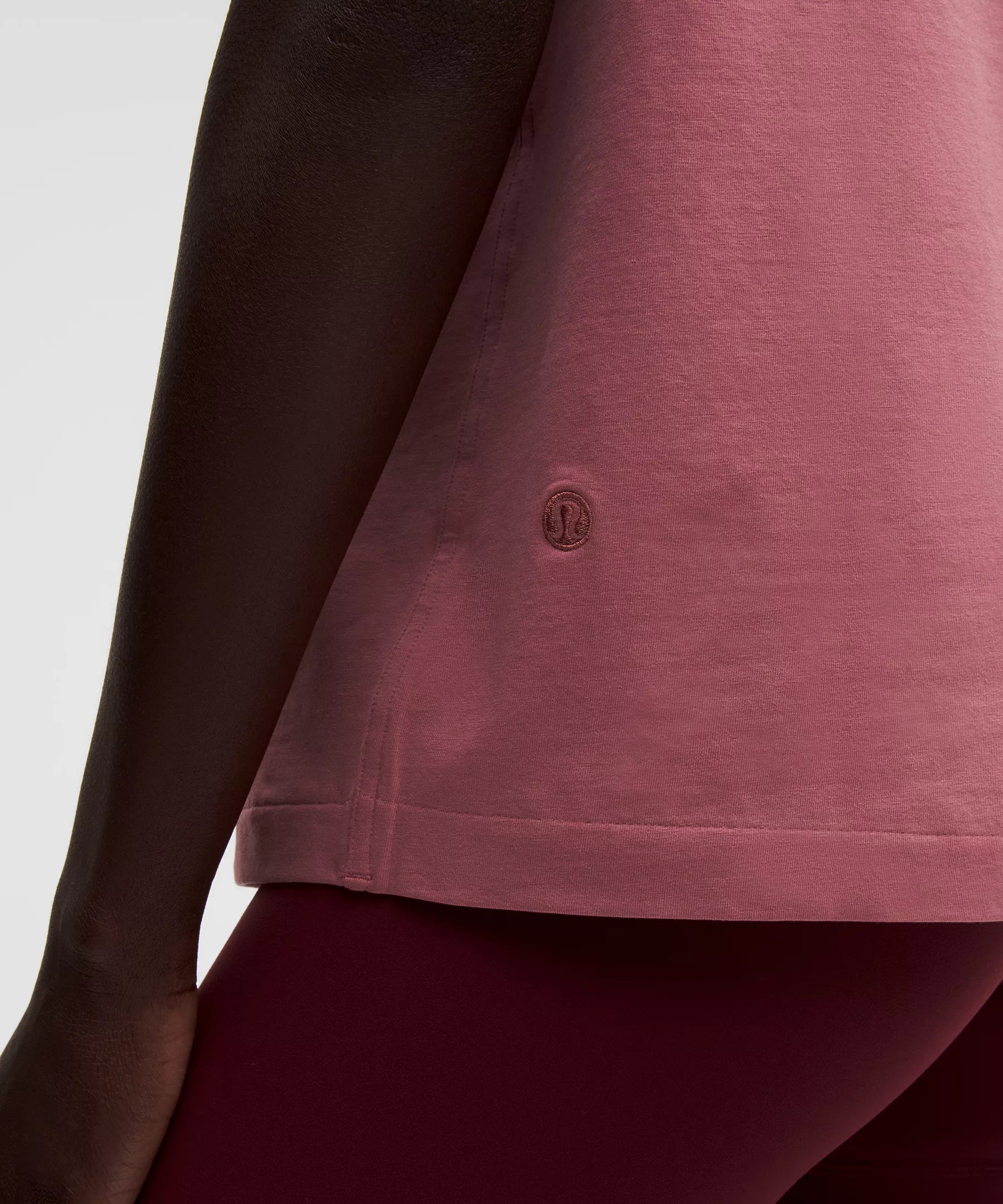 Camiseta de algodón con cuello redondo