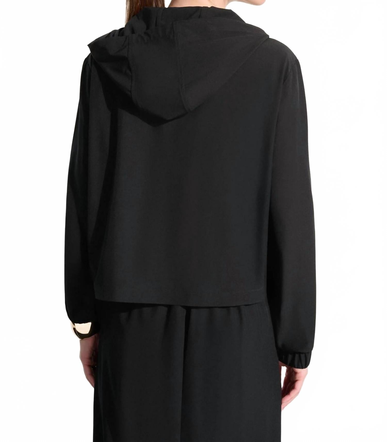 Chaqueta color negro