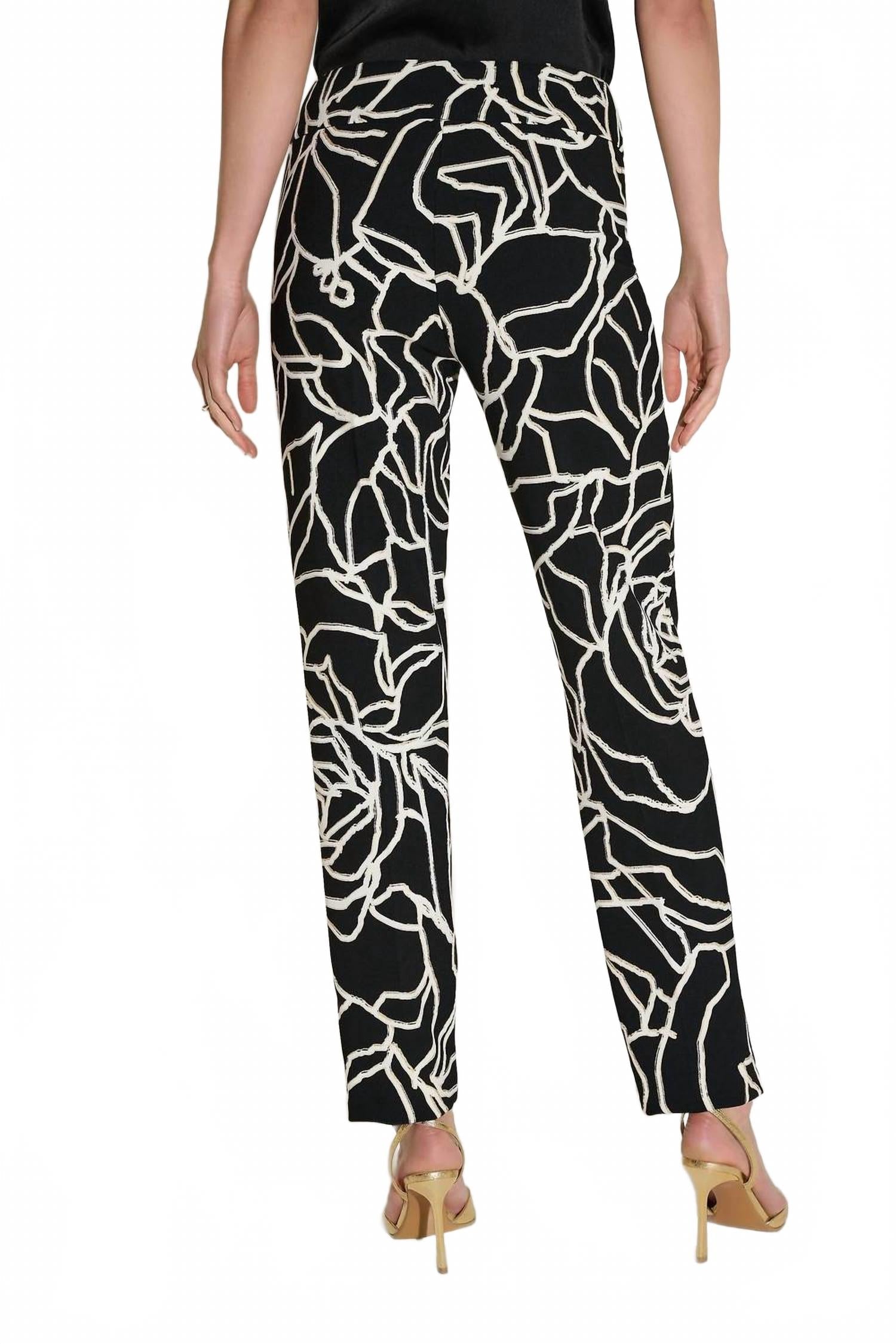 Pantalón con estampado floral color negro