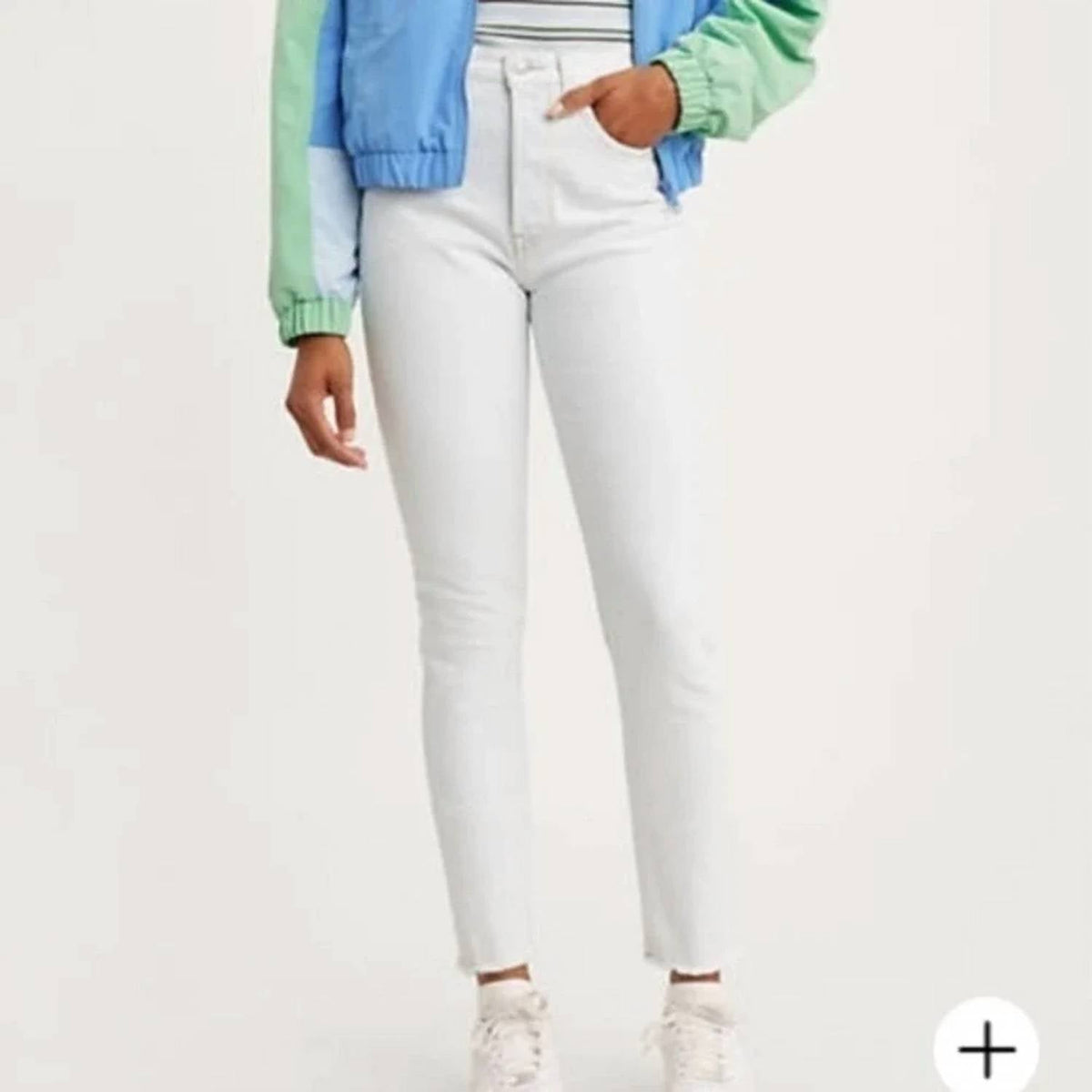 Jean de mujer de corte ajustado color blanco y azul