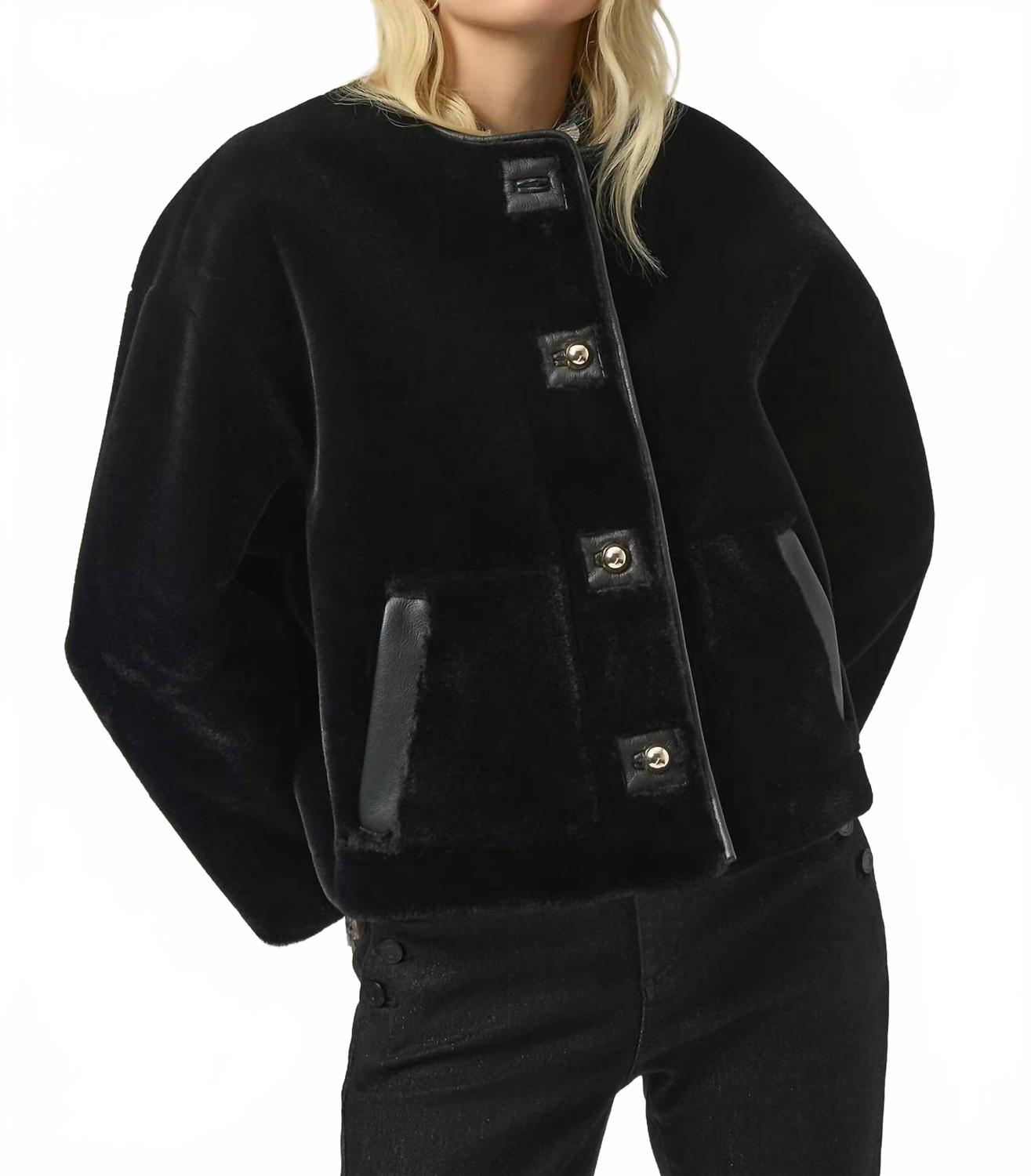 Chaqueta con cuello redondo color negro