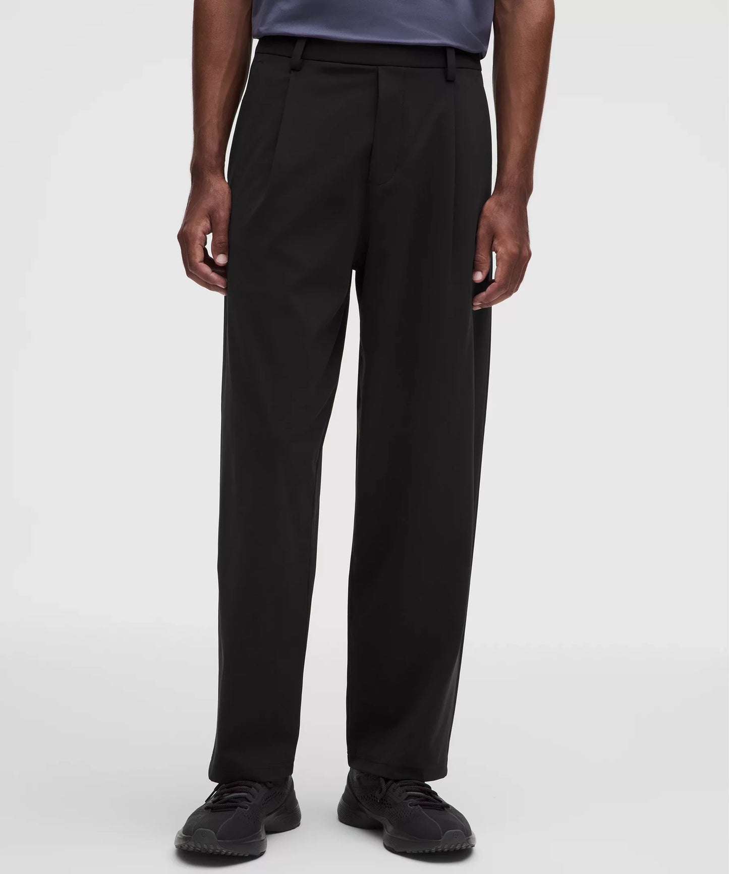 Pantalón de hombre de corte amplio con pliegues