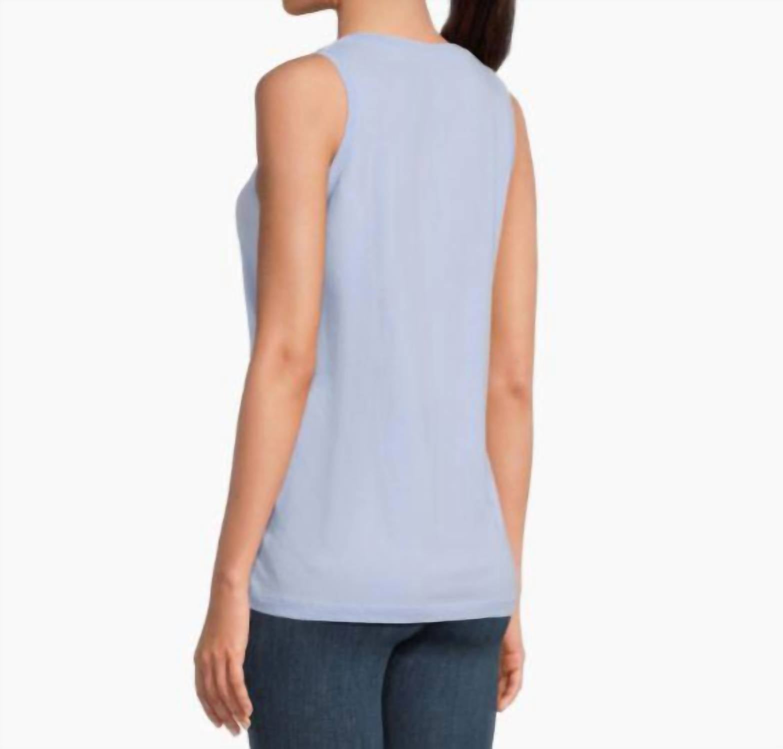 Camiseta sin mangas con cuello en V color azul