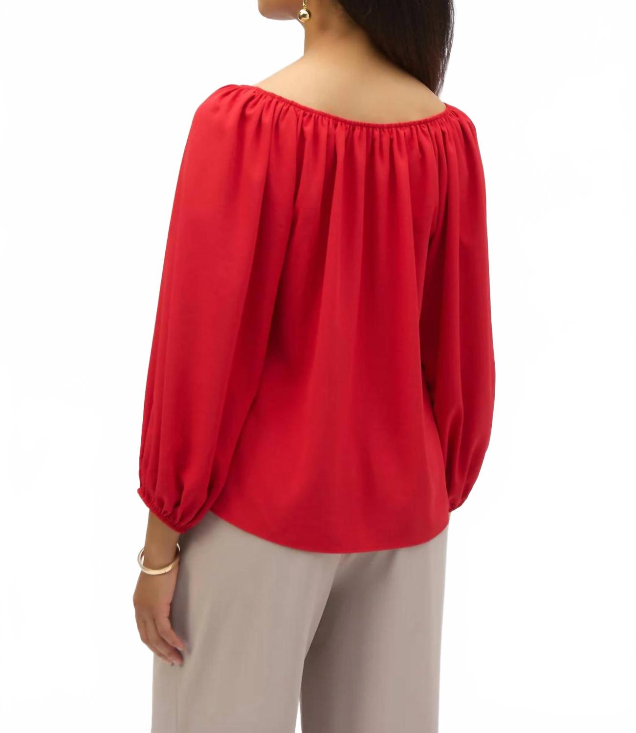 Top con hombros descubiertos color rojo
