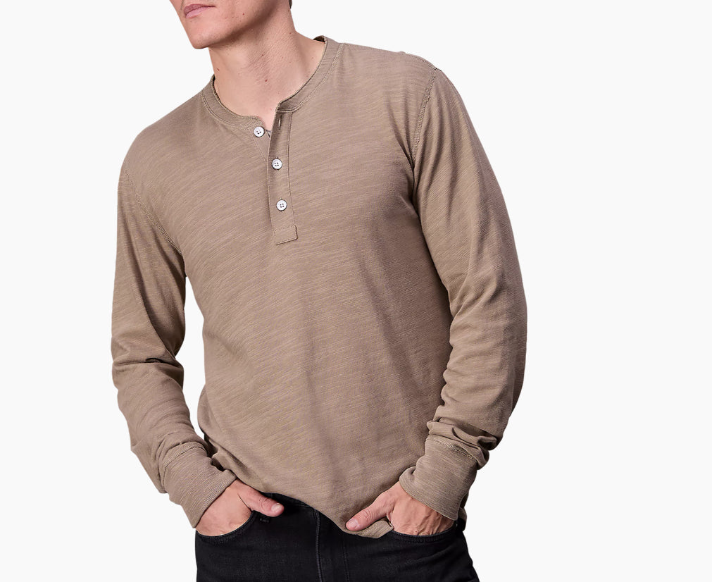 Camiseta con botones de hombre