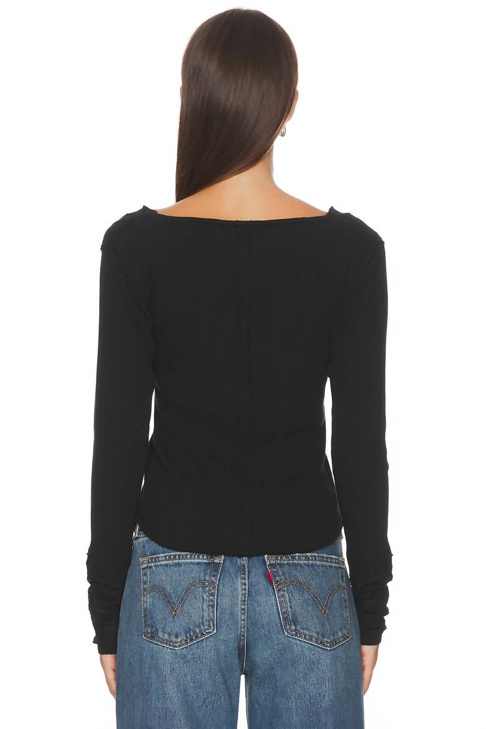 Top color negro