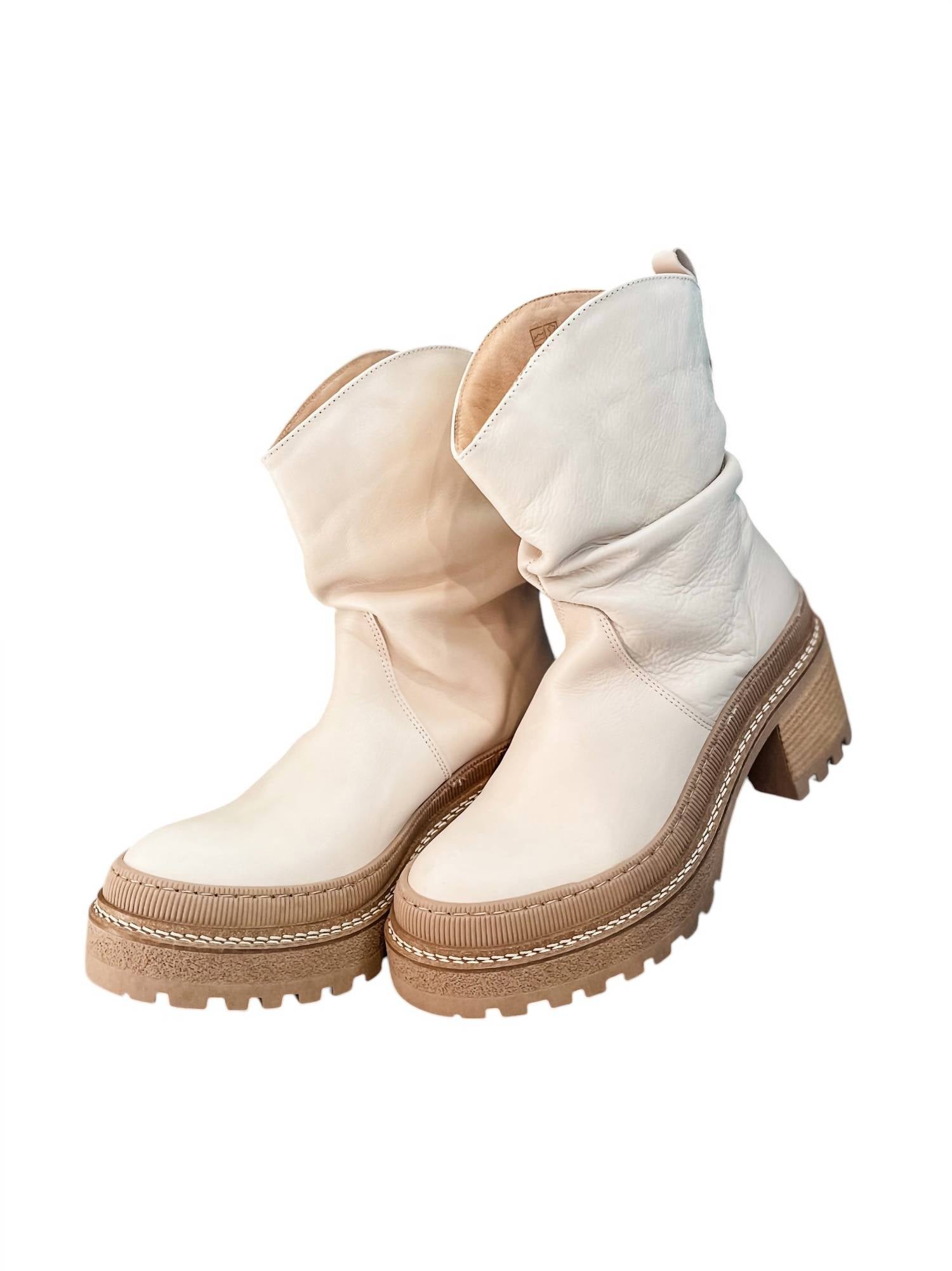 Botas de mujer de cuero color crema