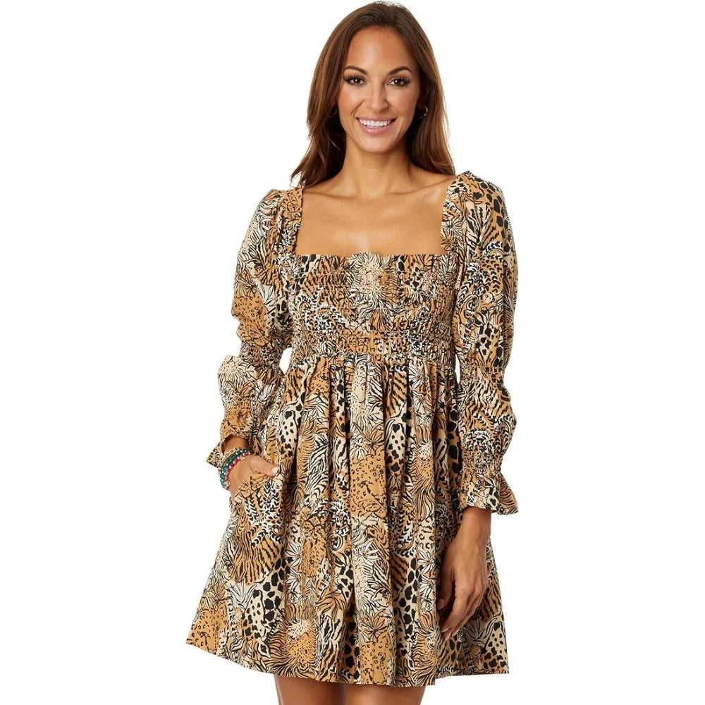 Vestido de mujer con escote cuadrado con pliegues