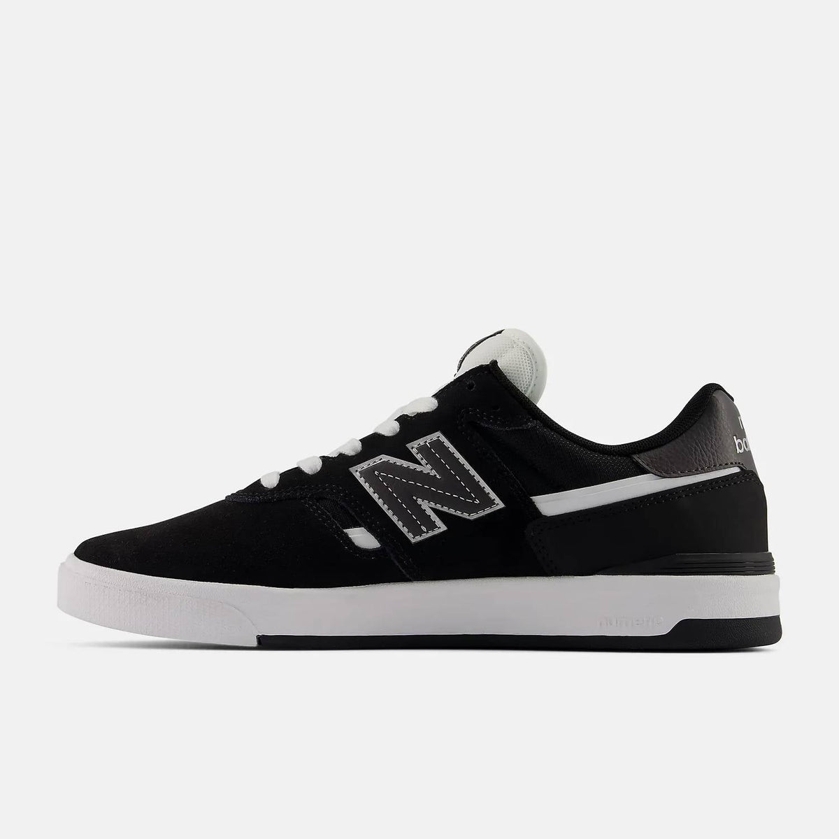 Tenis de hombre color negro y blanco